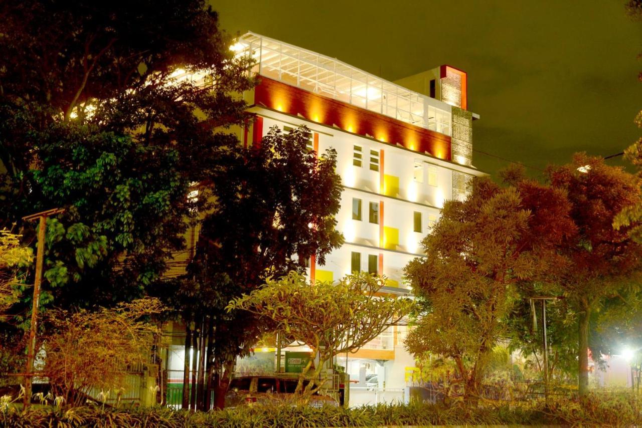Front One Pasir Koja 3* Bandung