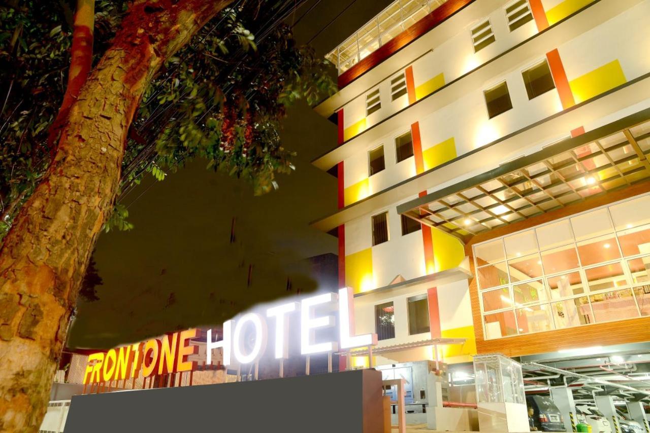 Hotel Front One Pasir Koja 3*