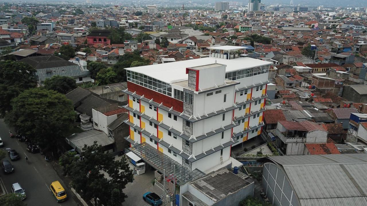 Front One Pasir Koja Hotel Bandung
