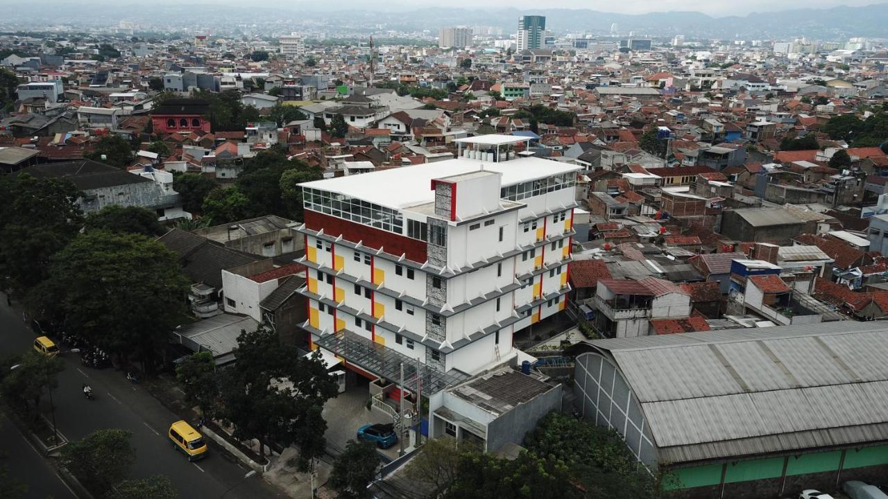 Hotel Front One Pasir Koja Bandung