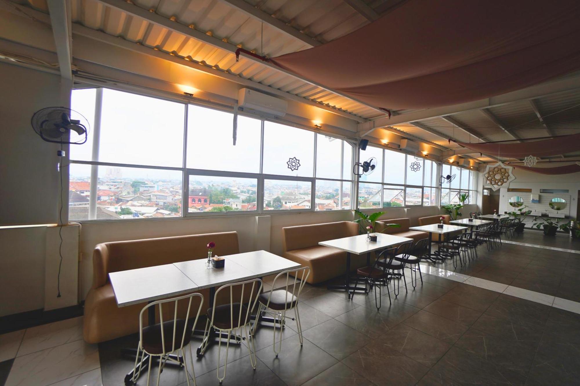 Front One Pasir Koja 3* Bandung
