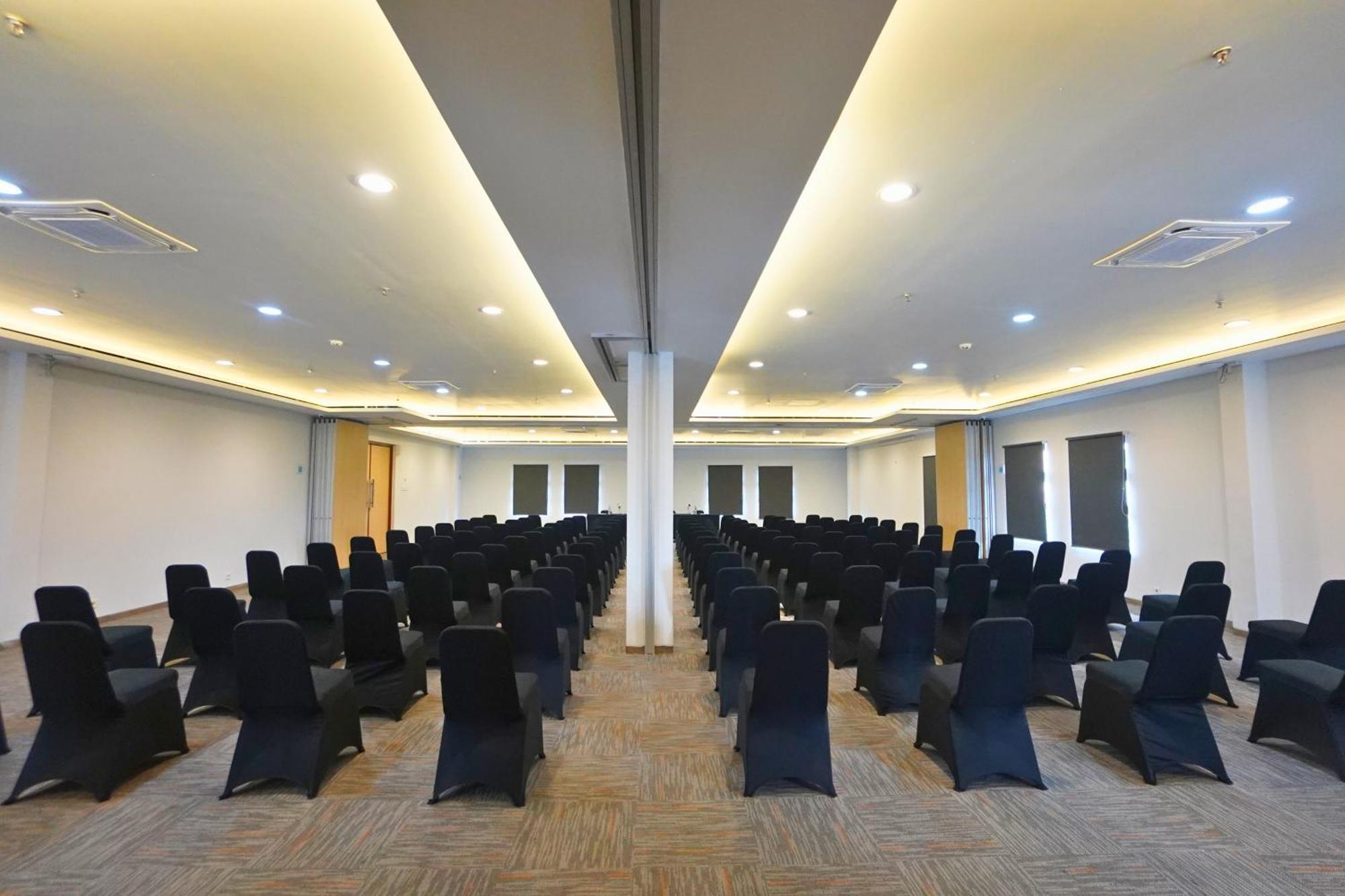 Hotel Front One Pasir Koja 3*
